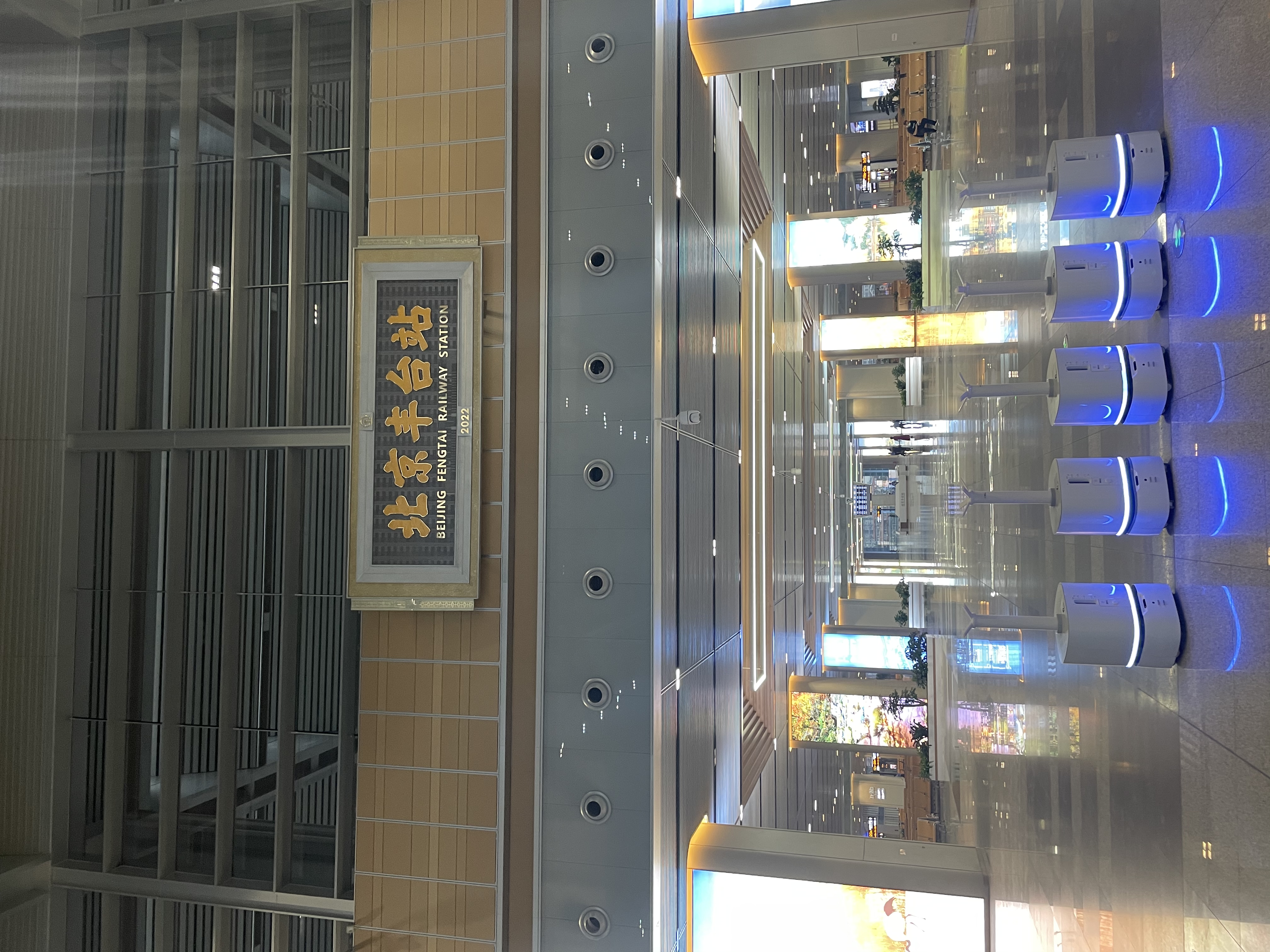 淄博火車站配備鼎潔盛世消毒消殺機器人74