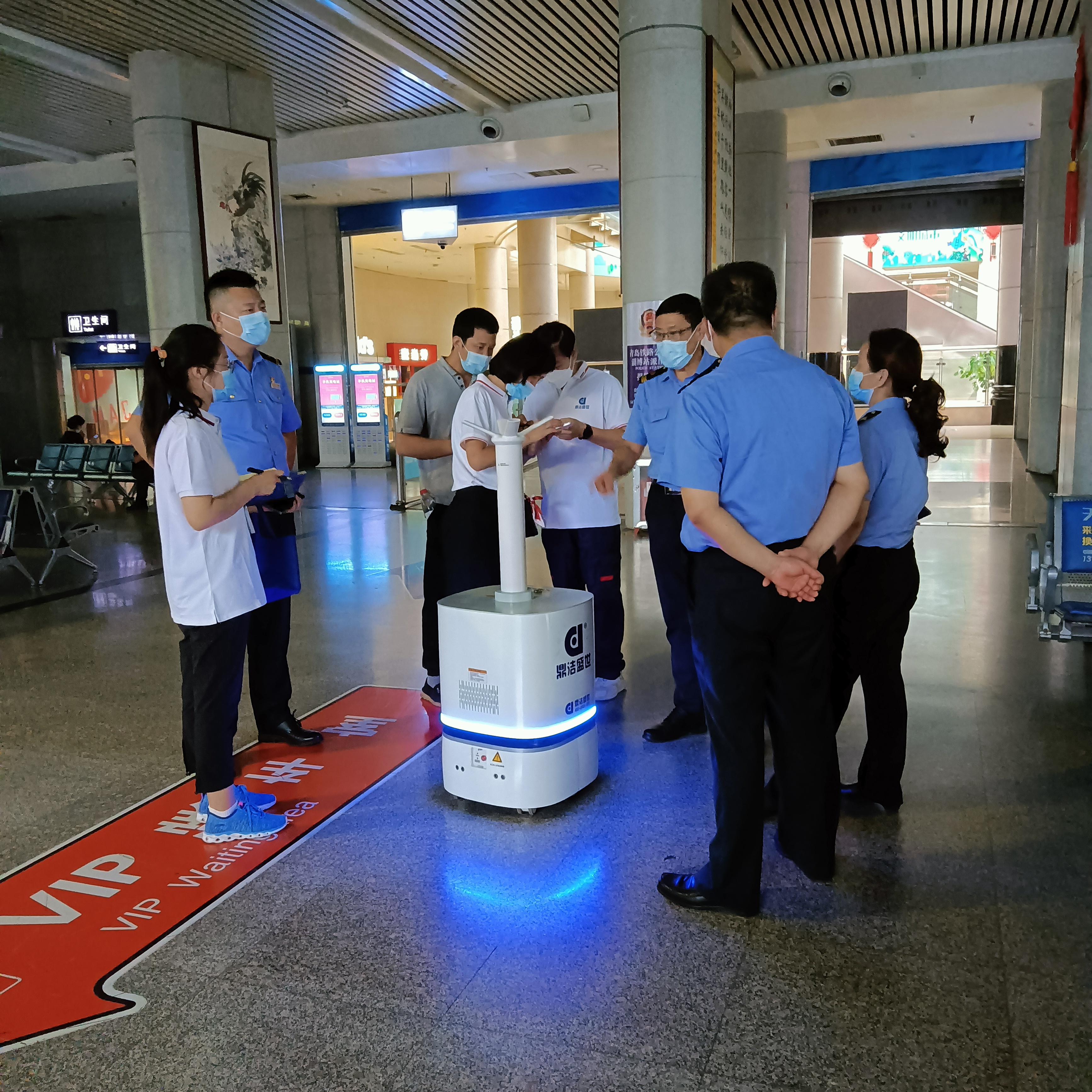 淄博火車站，北京豐臺站，配備鼎潔盛世消毒消殺機器人26