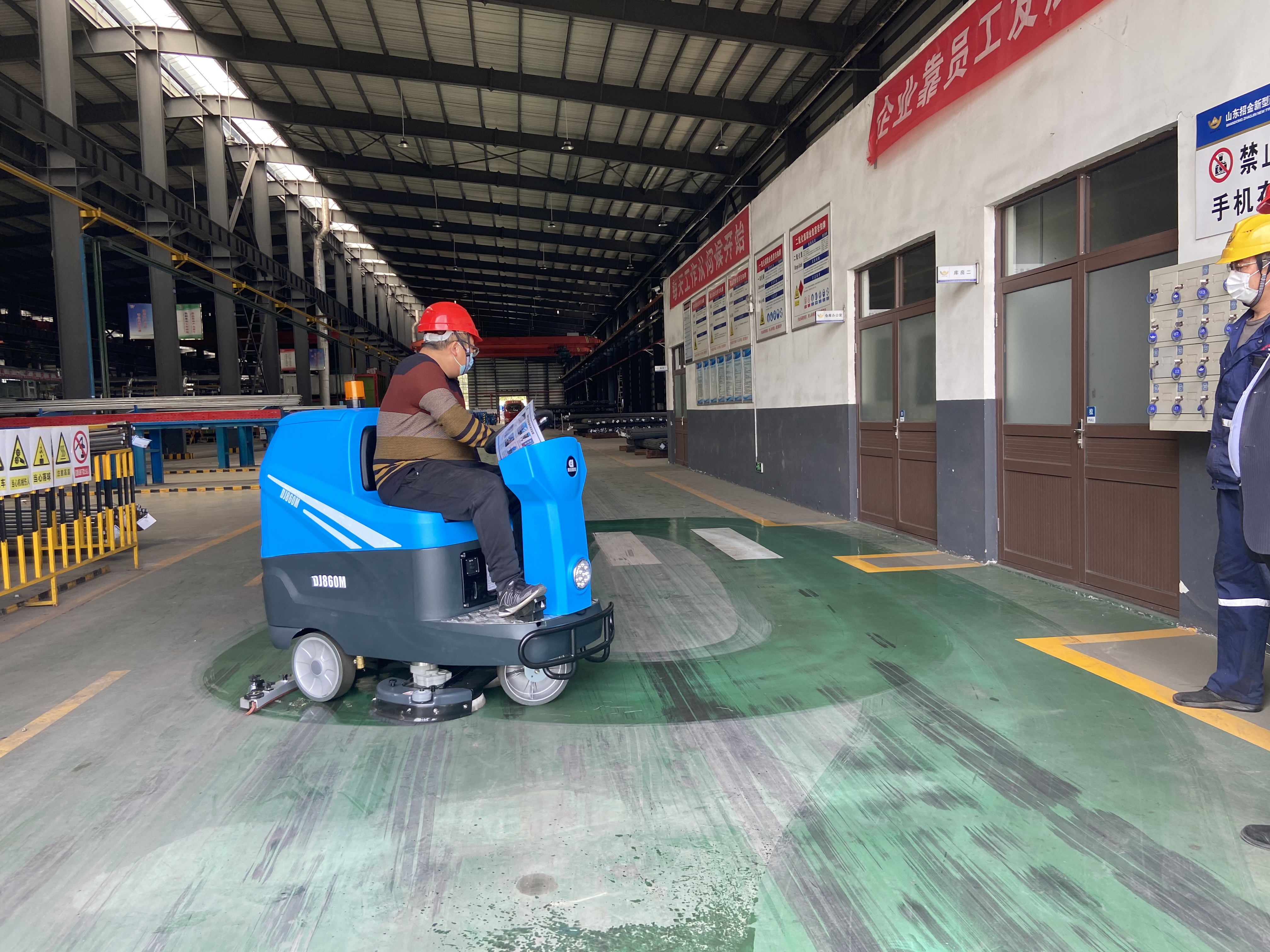 山東招金DJ860M駕駛洗地機(jī)交機(jī)現(xiàn)場(chǎng)63