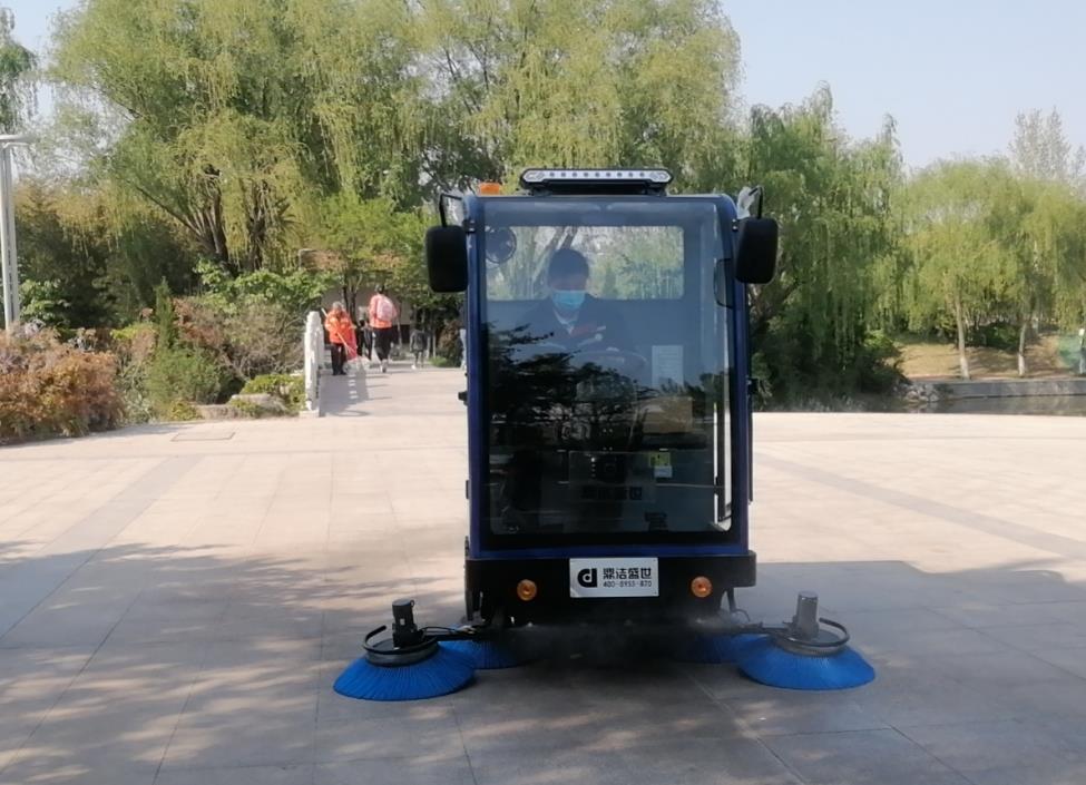 電動(dòng)道路清掃車是代替人工清潔的必然趨勢83