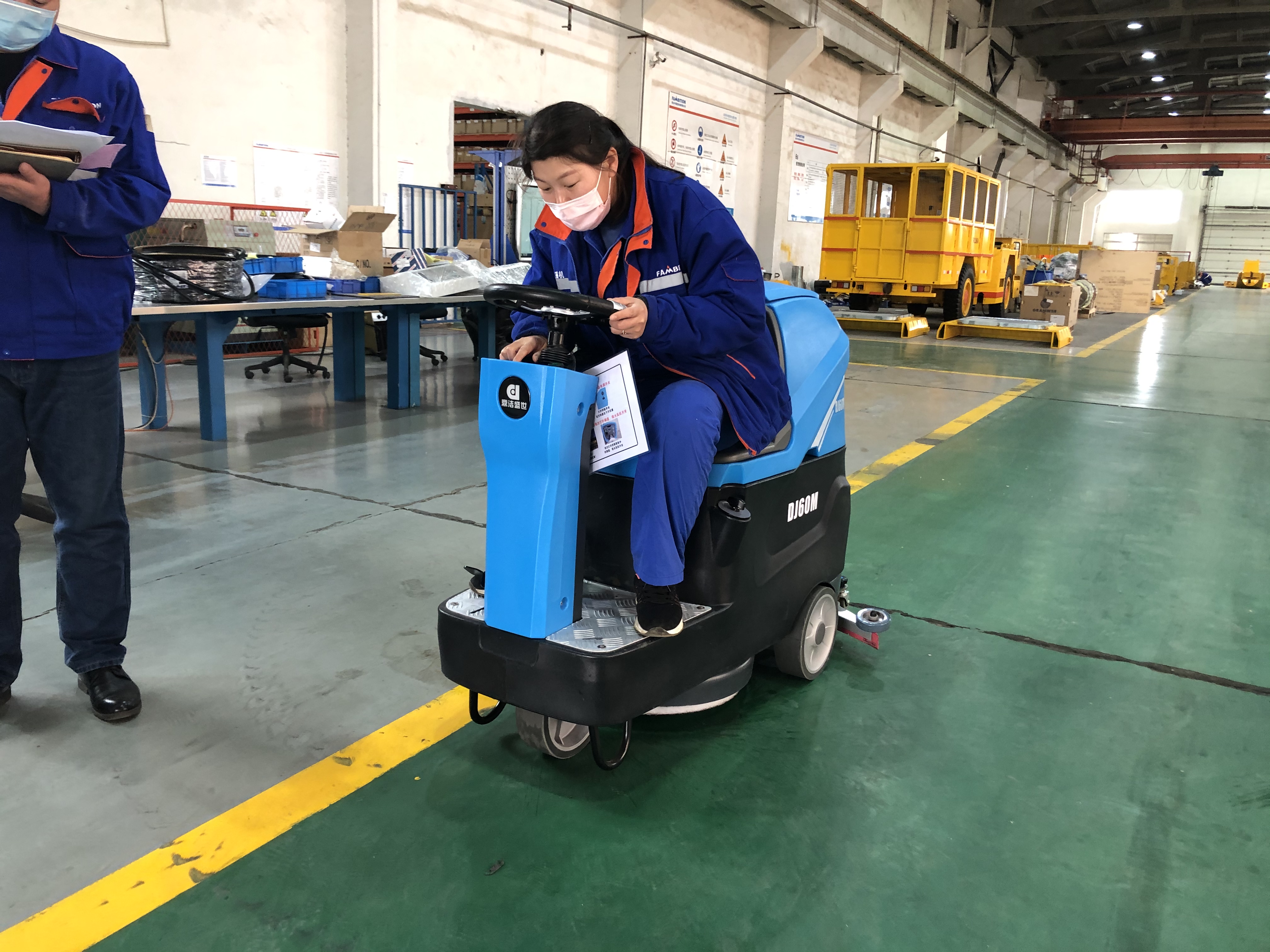 工業(yè)洗地機環(huán)氧地坪漆地面推薦洗地車37