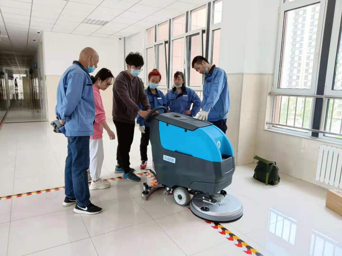 學(xué)校餐廳采購手推洗地機DJ530M清洗瓷磚地面